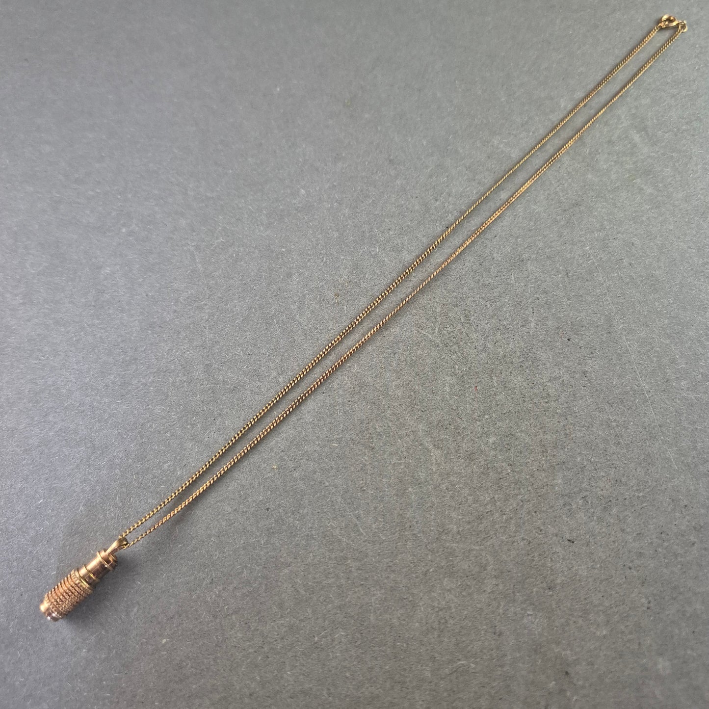 Klassische Damen Halskette mit Anhänger in Goldoptik