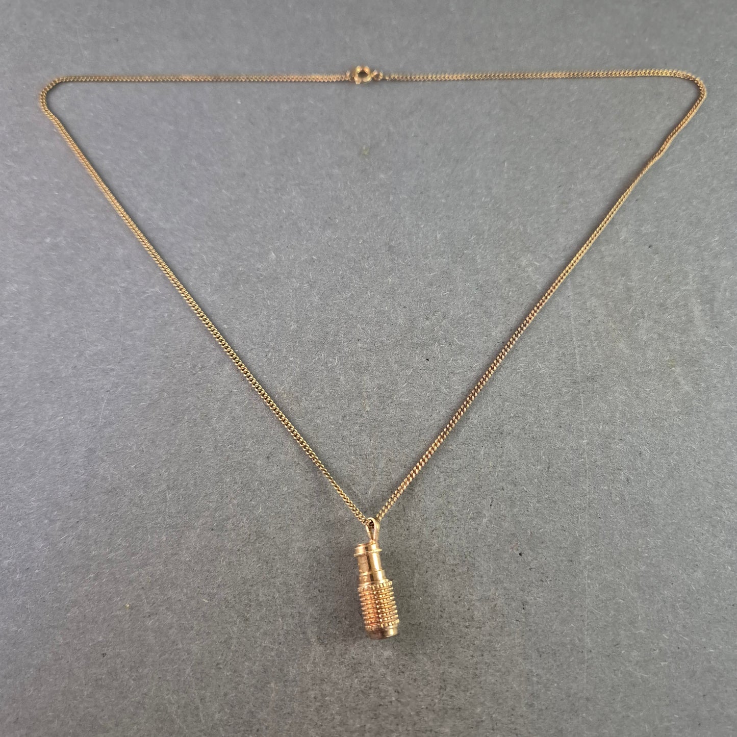 Klassische Damen Halskette mit Anhänger in Goldoptik