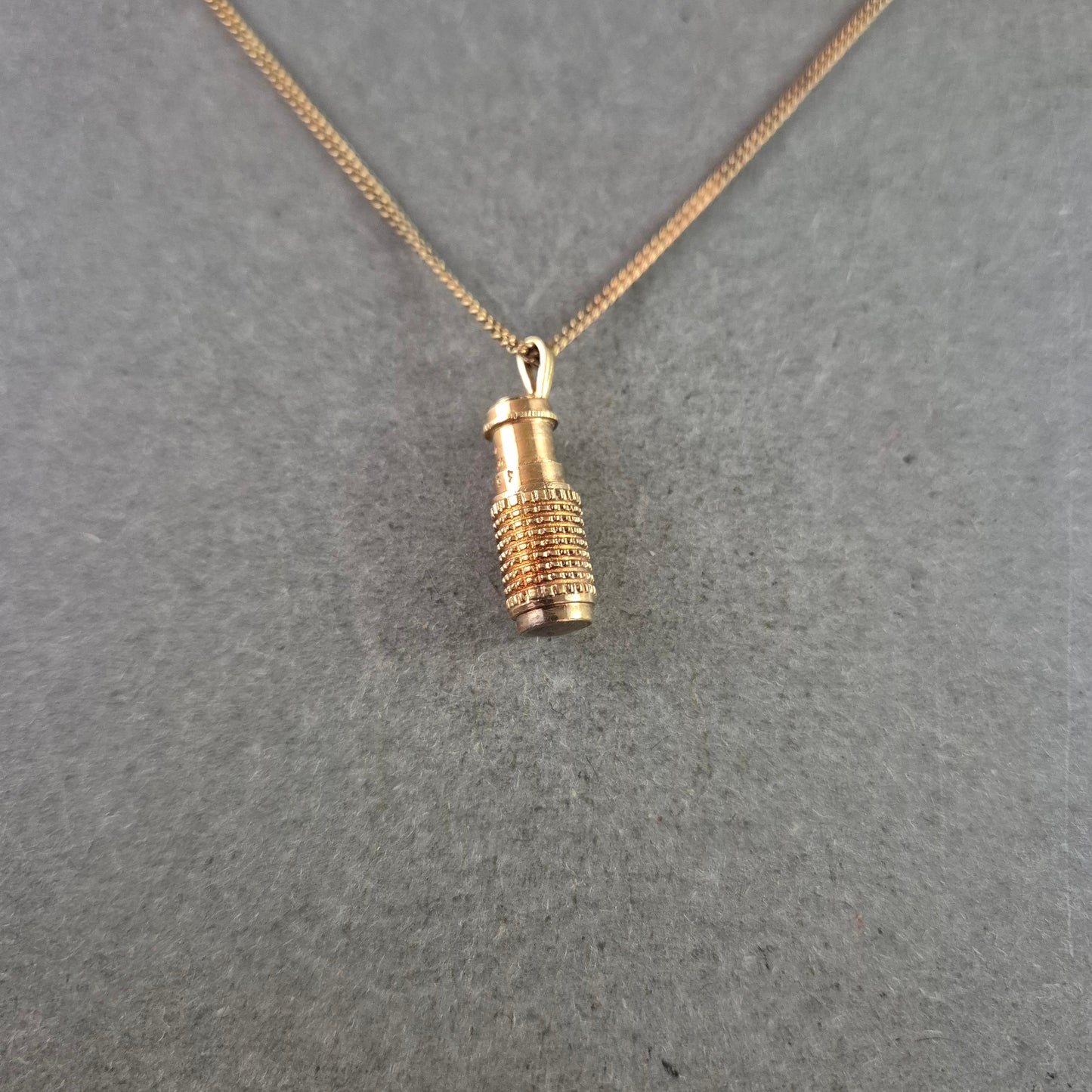 Klassische Damen Halskette mit Anhänger in Goldoptik