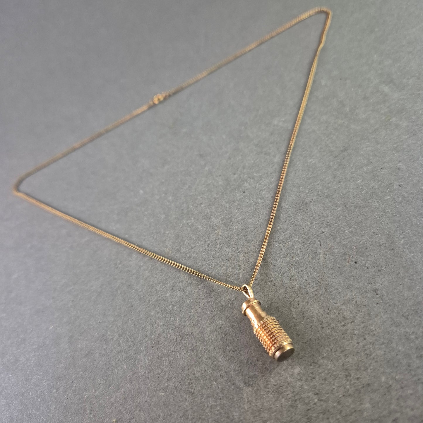 Klassische Damen Halskette mit Anhänger in Goldoptik