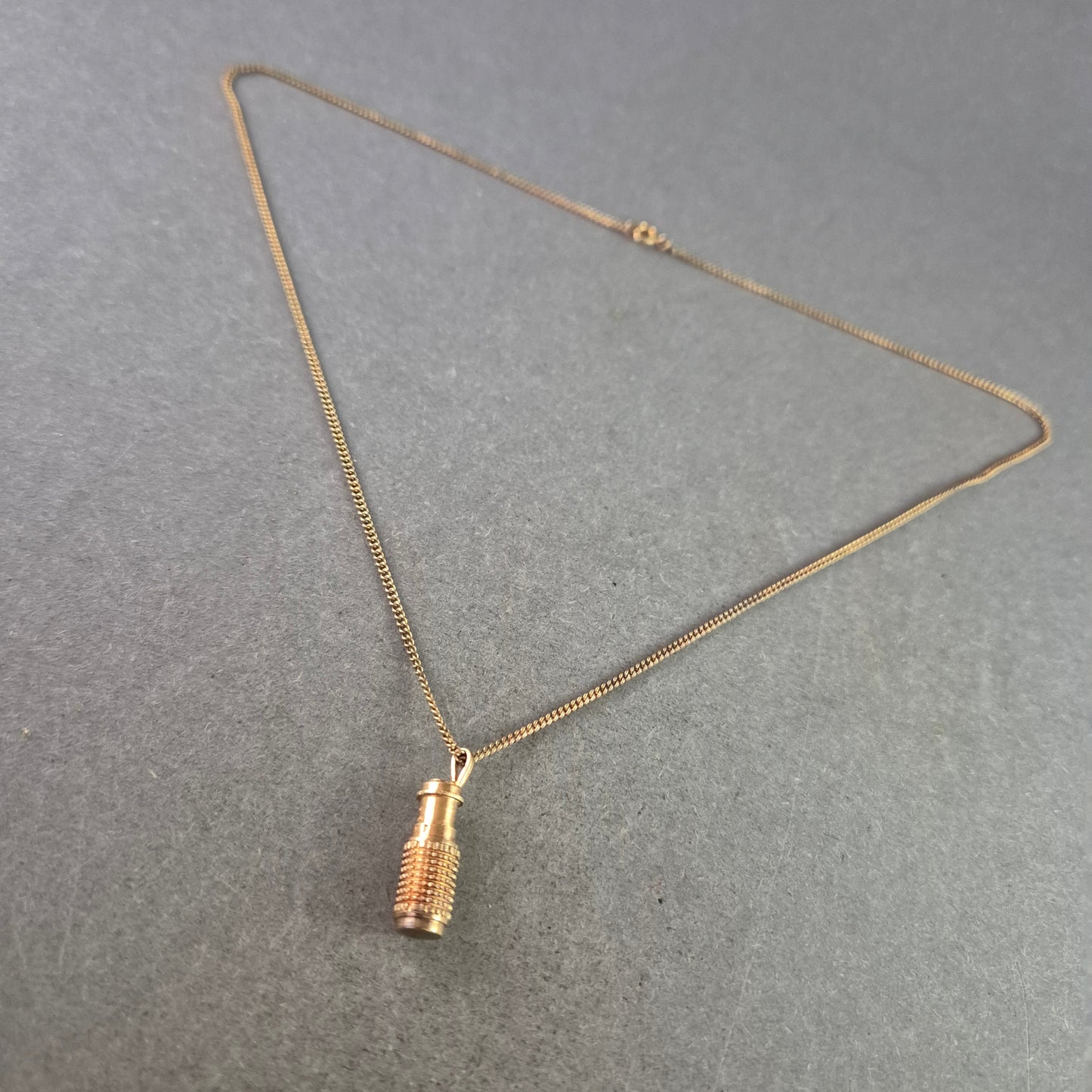 Klassische Damen Halskette mit Anhänger in Goldoptik