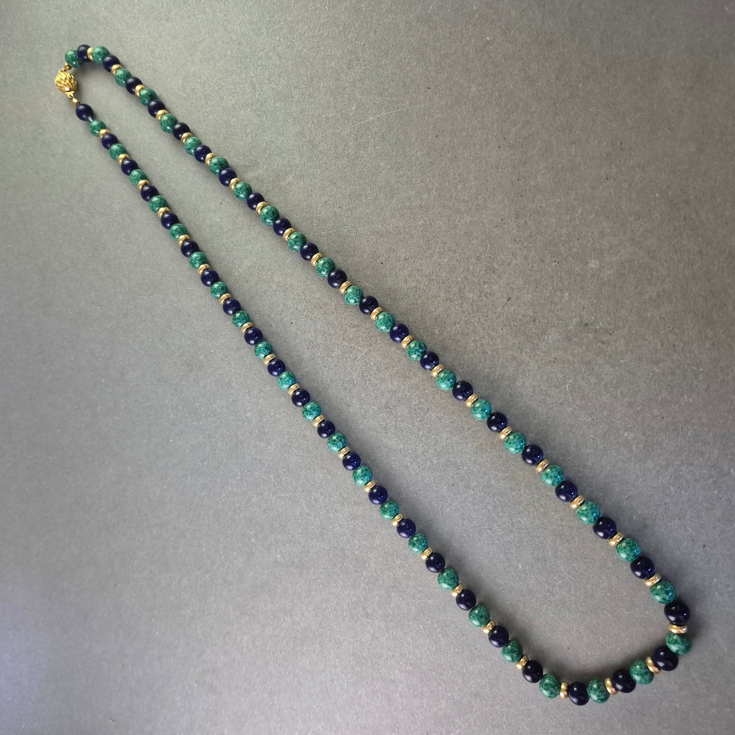 Elegante Halskette mit Lapislazuli und Malachit