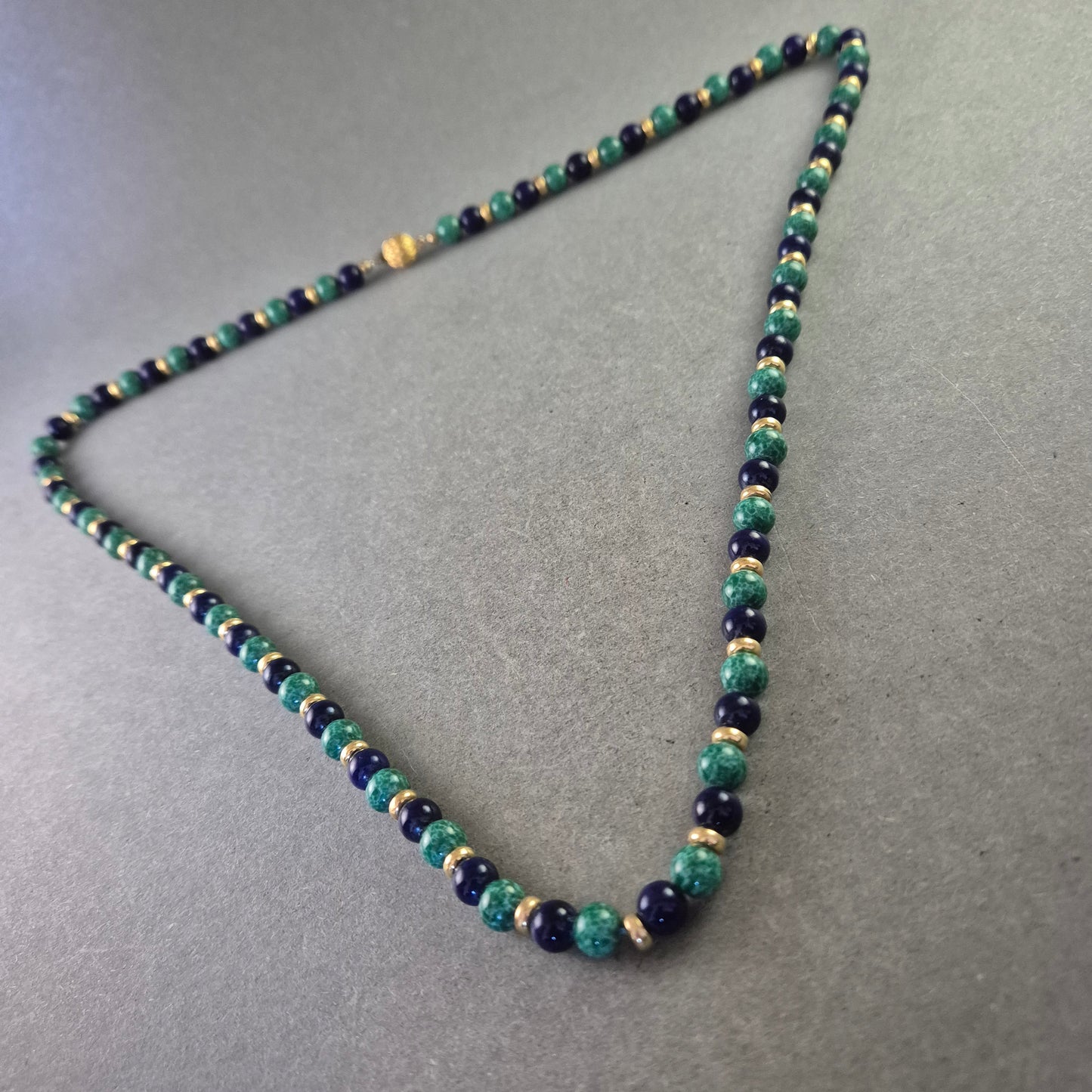 Elegante Halskette mit Lapislazuli und Malachit