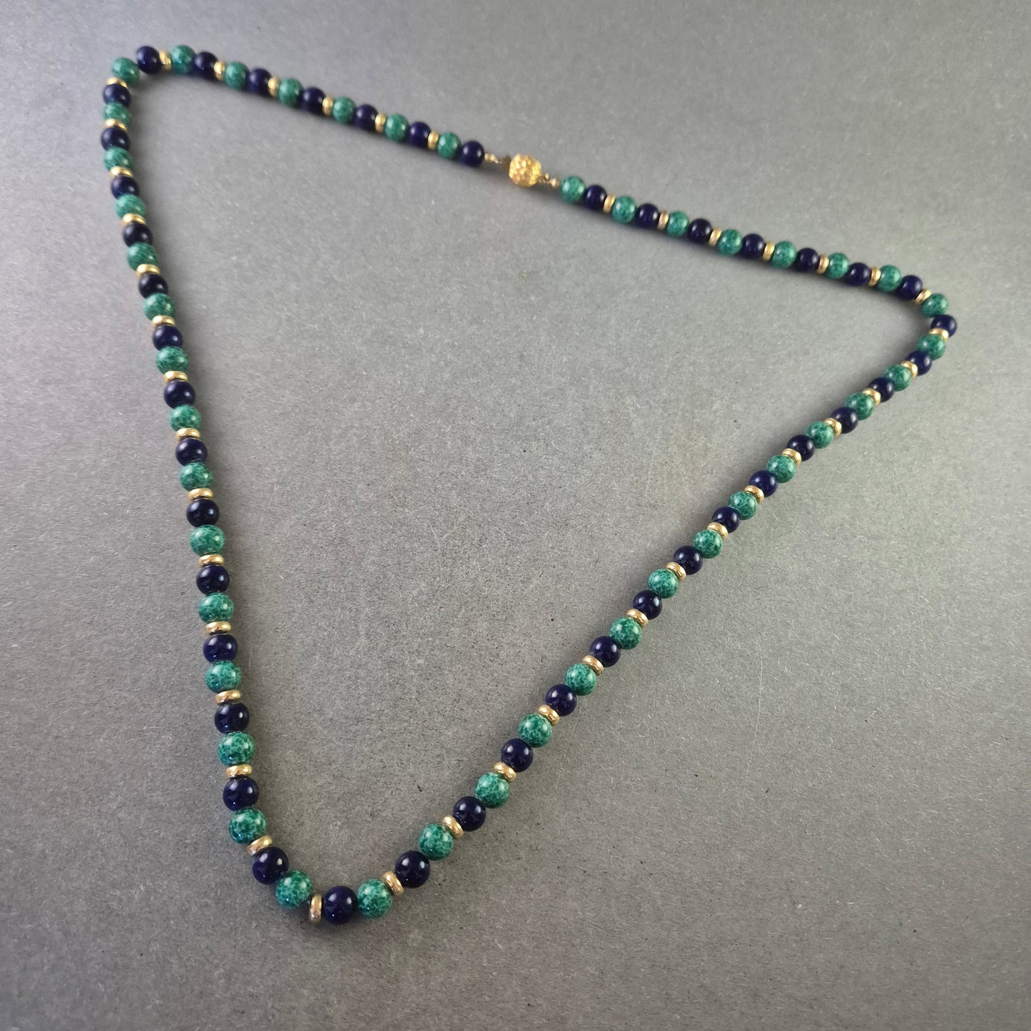 Elegante Halskette mit Lapislazuli und Malachit