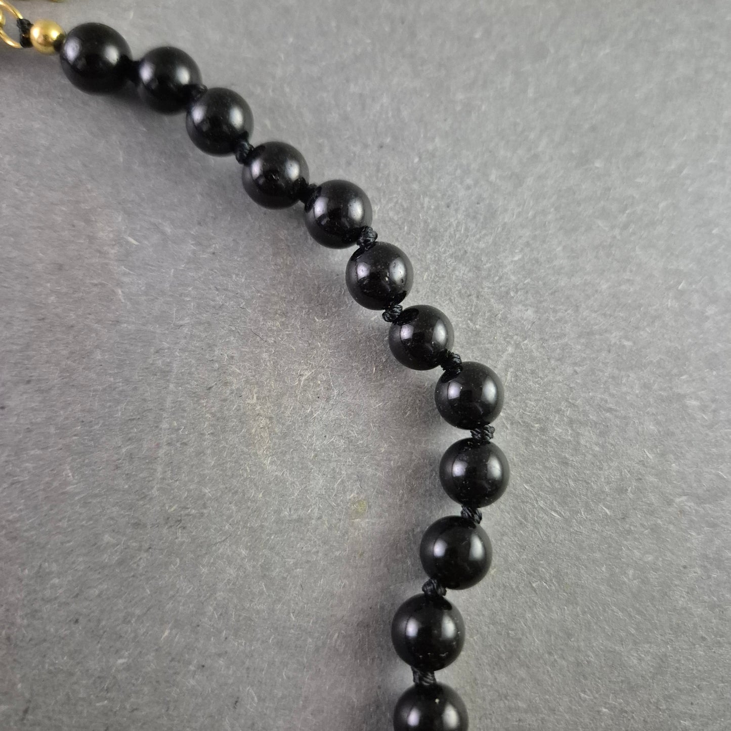 Elegante schwarze Halskette aus Onyx