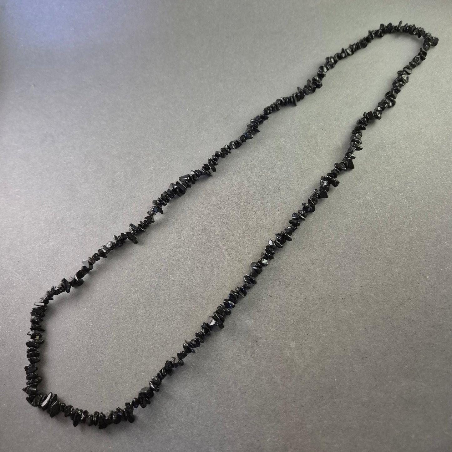 Kleine schwarze Kristall-Halskette im Natur-Look