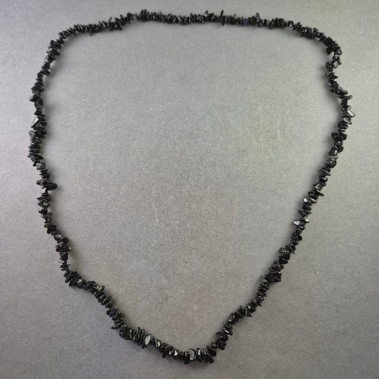Kleine schwarze Kristall-Halskette im Natur-Look