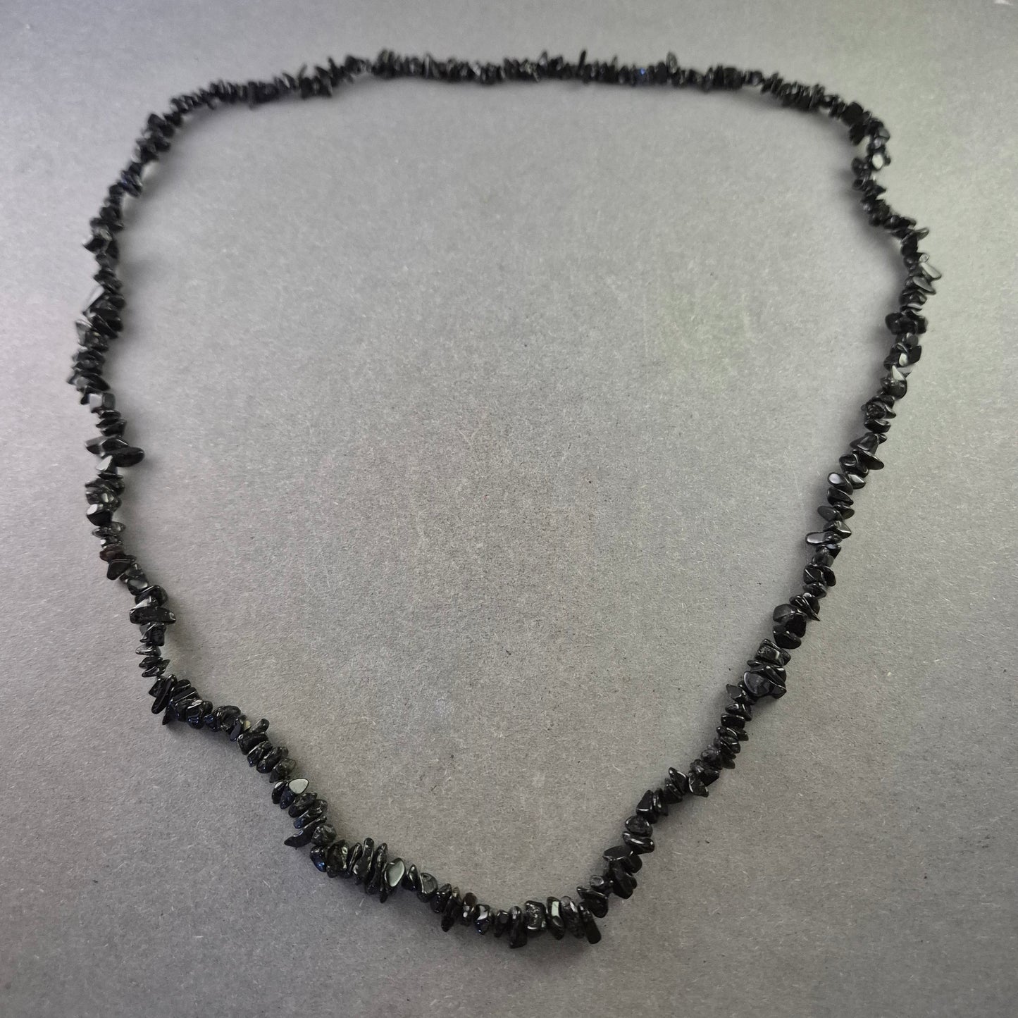 Kleine schwarze Kristall-Halskette im Natur-Look