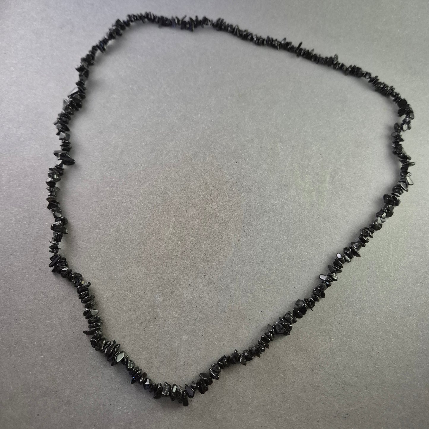 Kleine schwarze Kristall-Halskette im Natur-Look