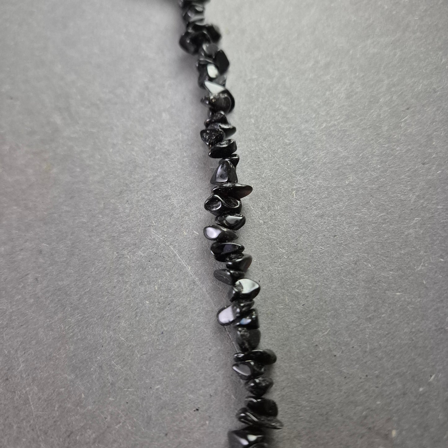 Kleine schwarze Kristall-Halskette im Natur-Look