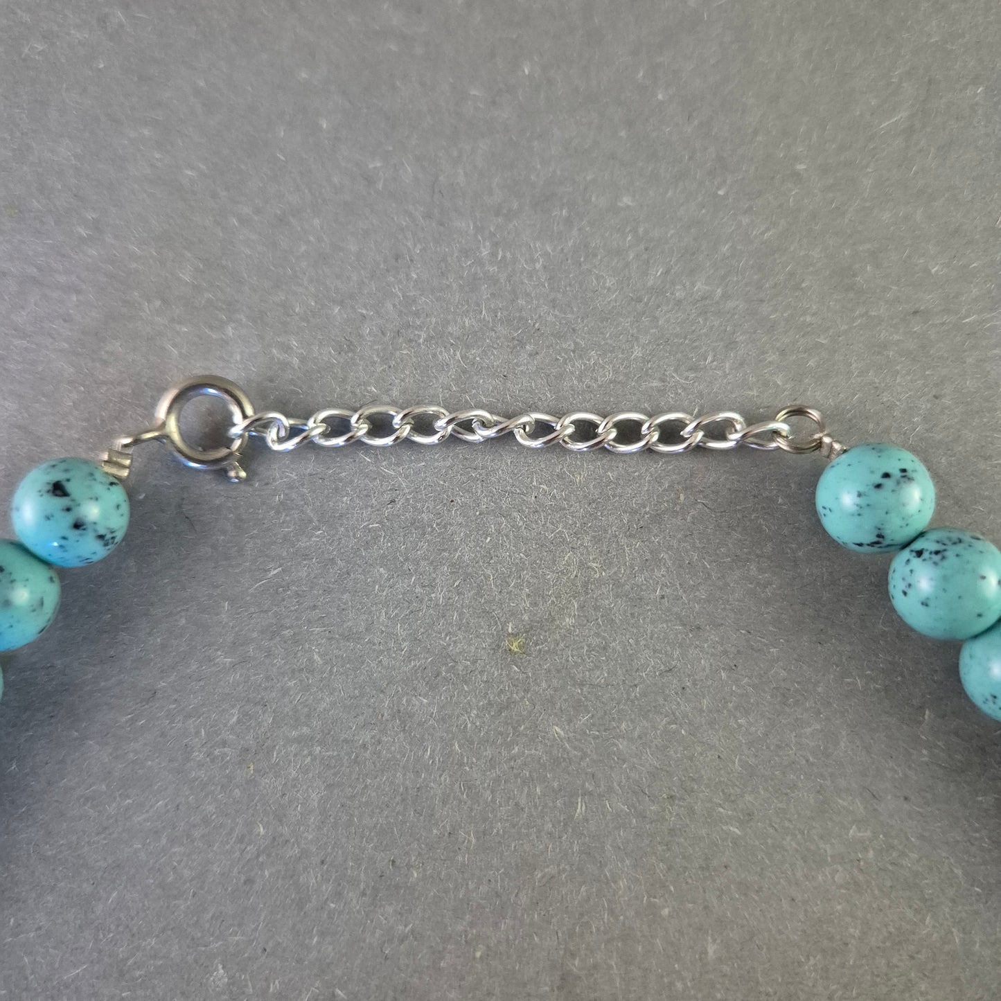 Boho Halskette mit Türkis und silberfarbenen Anhängern