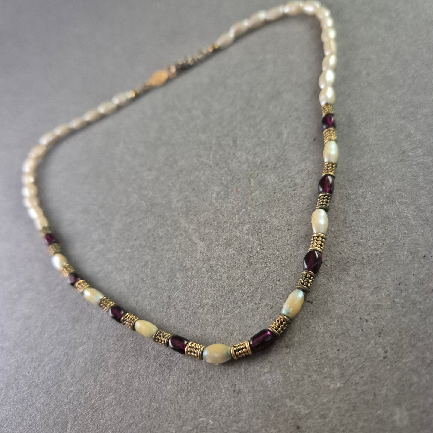 Napier Perlenkette mit Granat und Goldakzenten