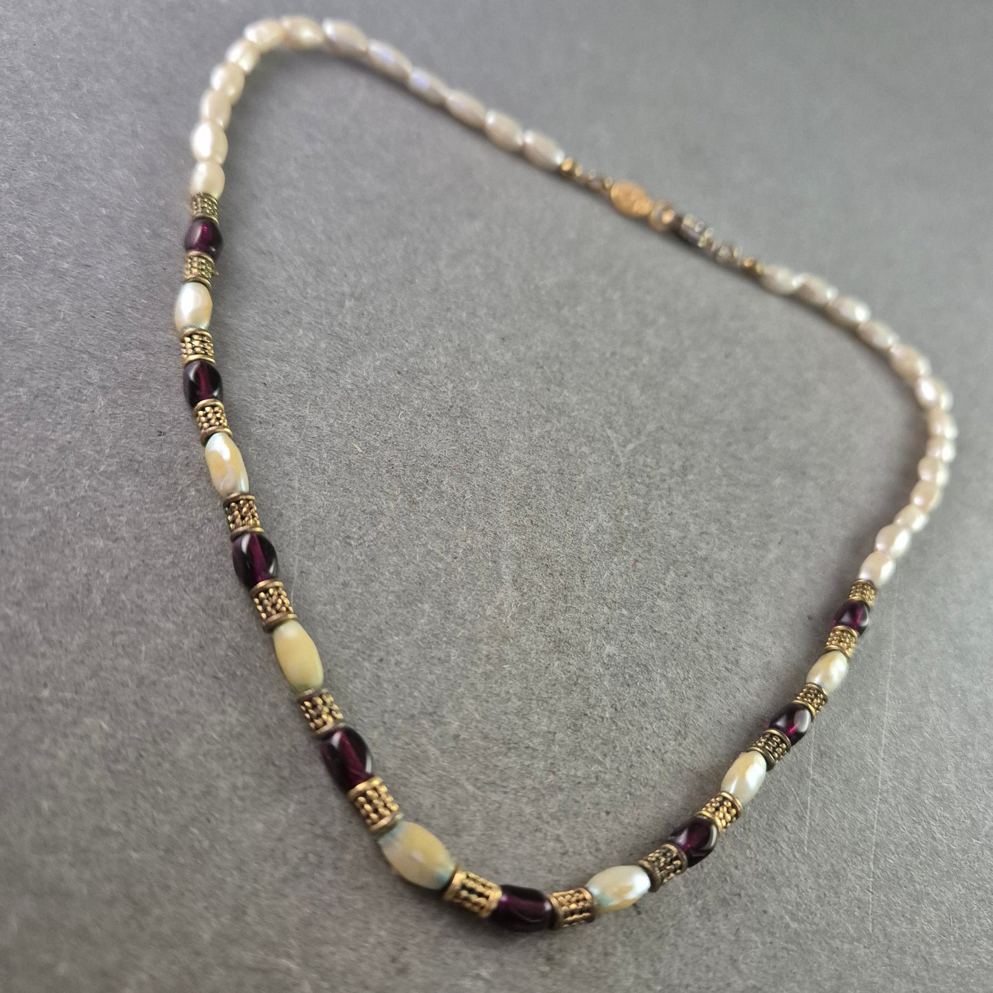 Napier Perlenkette mit Granat und Goldakzenten