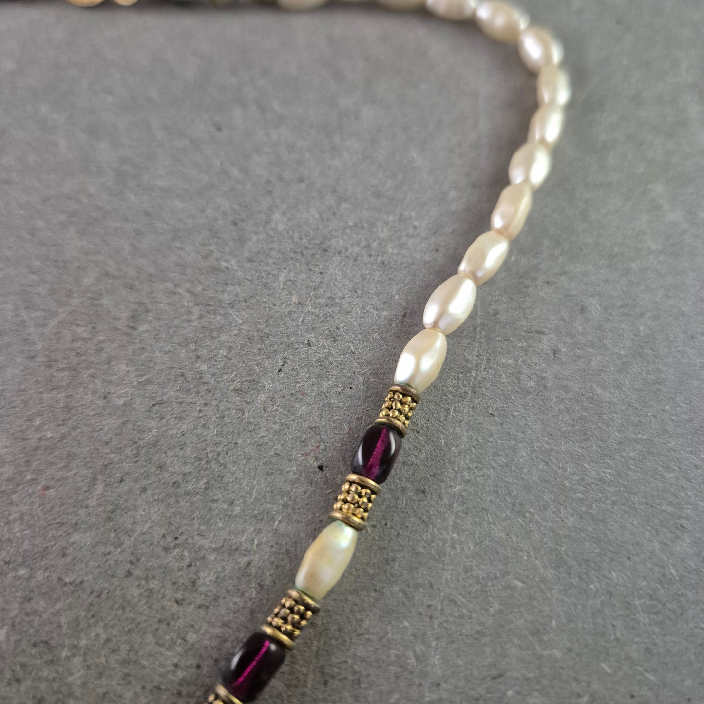 Napier Perlenkette mit Granat und Goldakzenten