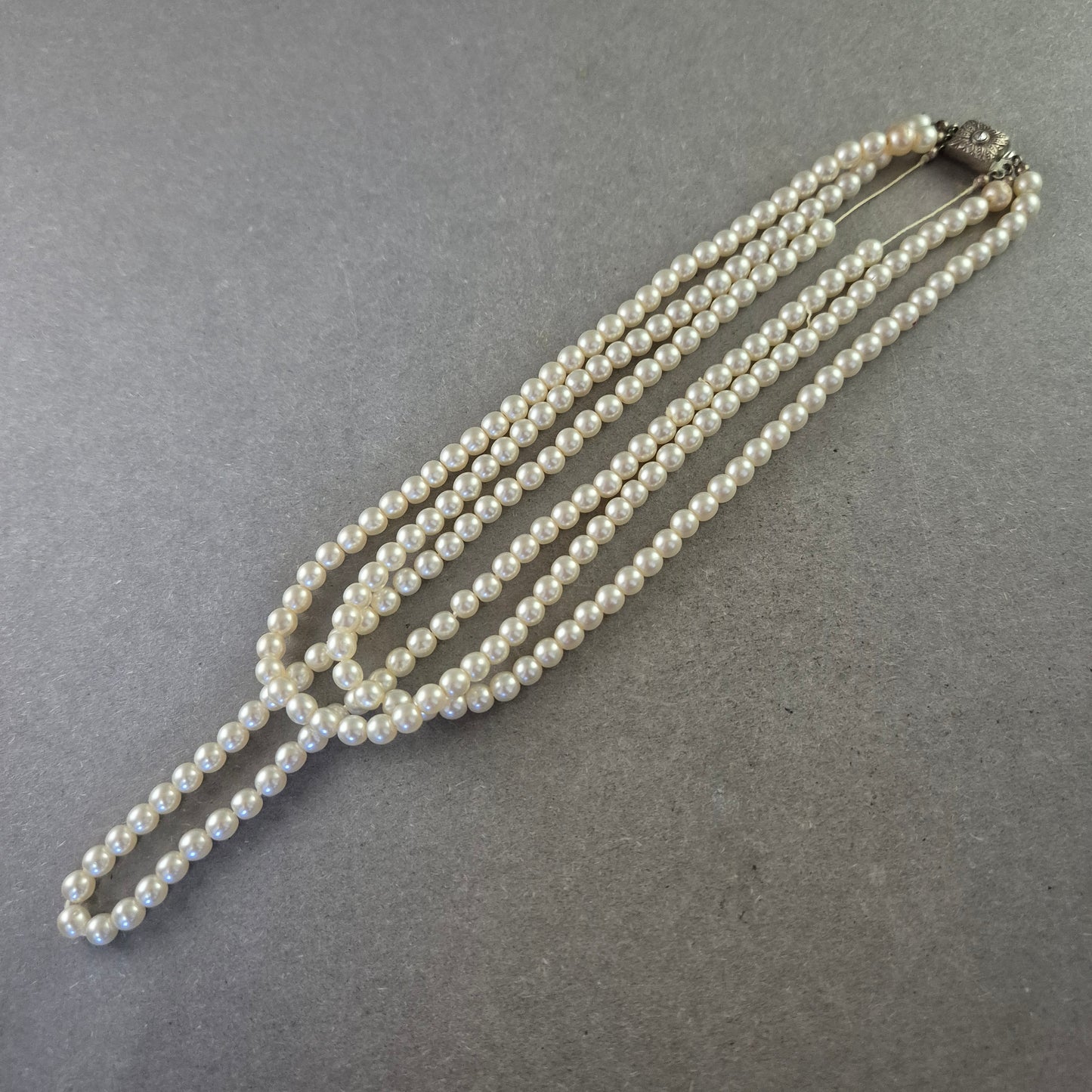 Elegante Perlenkette mit 835er Silberverschluss – Klassischer Vintage-Charme