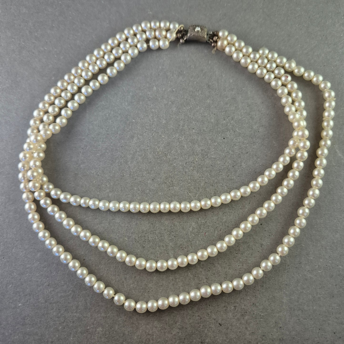 Elegante Perlenkette mit 835er Silberverschluss – Klassischer Vintage-Charme