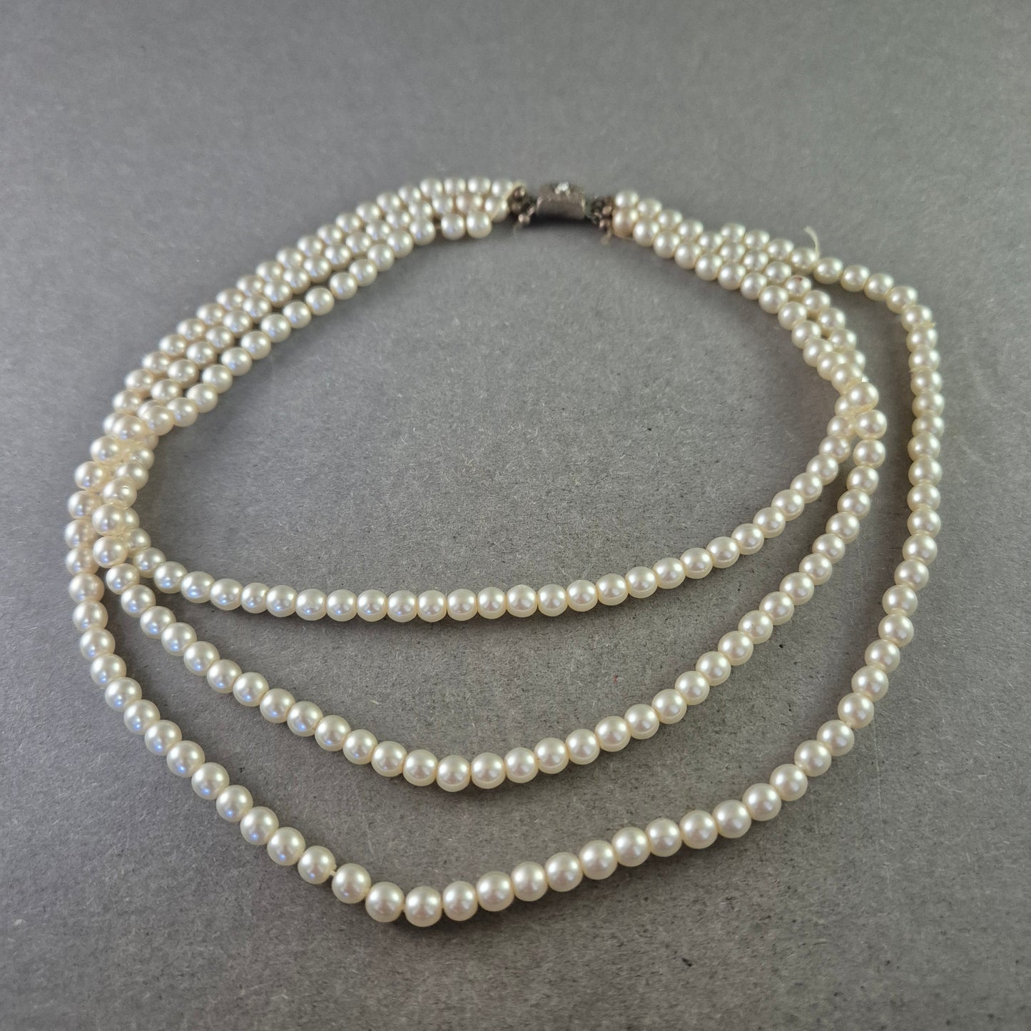 Elegante Perlenkette mit 835er Silberverschluss – Klassischer Vintage-Charme
