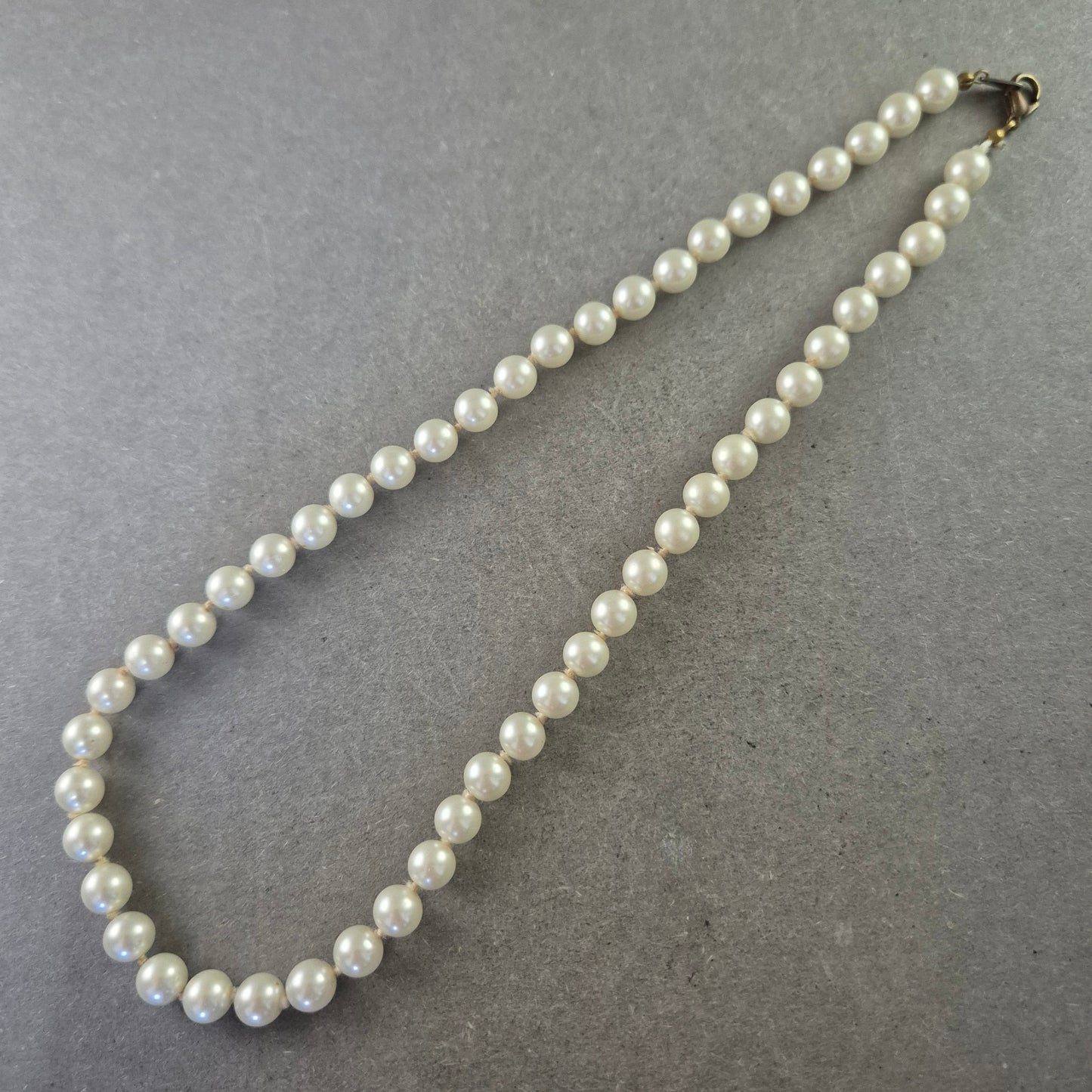 Klassische Perlen Halskette – Eleganter Schmuck für jeden Anlass