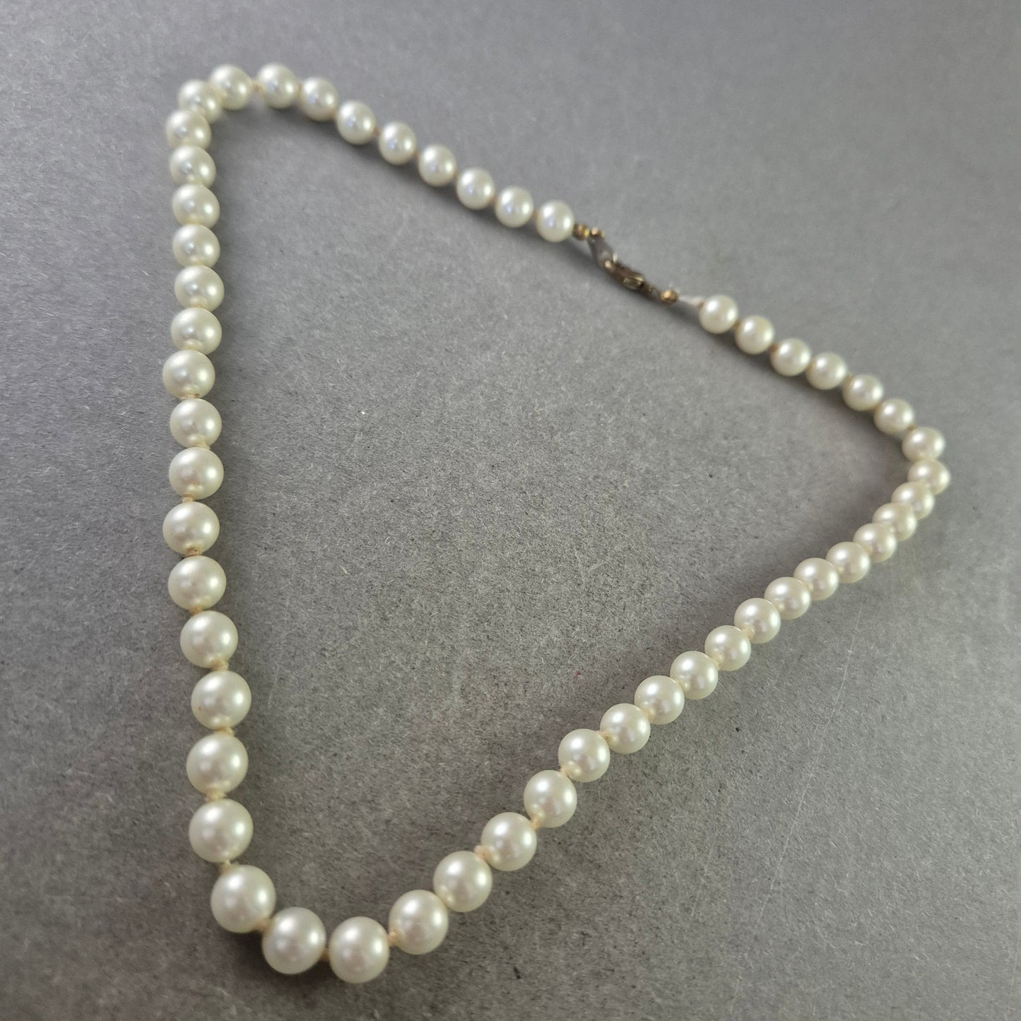 Klassische Perlen Halskette – Eleganter Schmuck für jeden Anlass