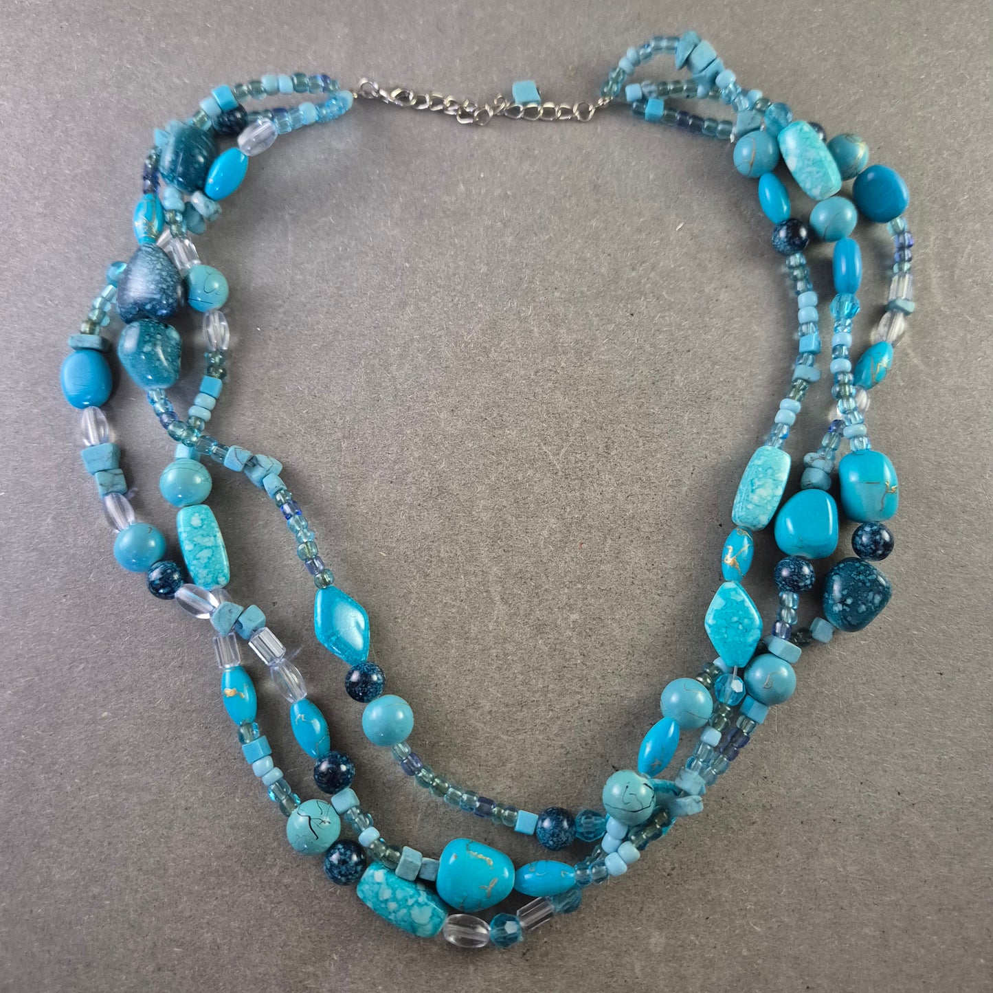 Mehrreihige Türkis Halskette – Farbenfroher Boho-Look in Blautönen