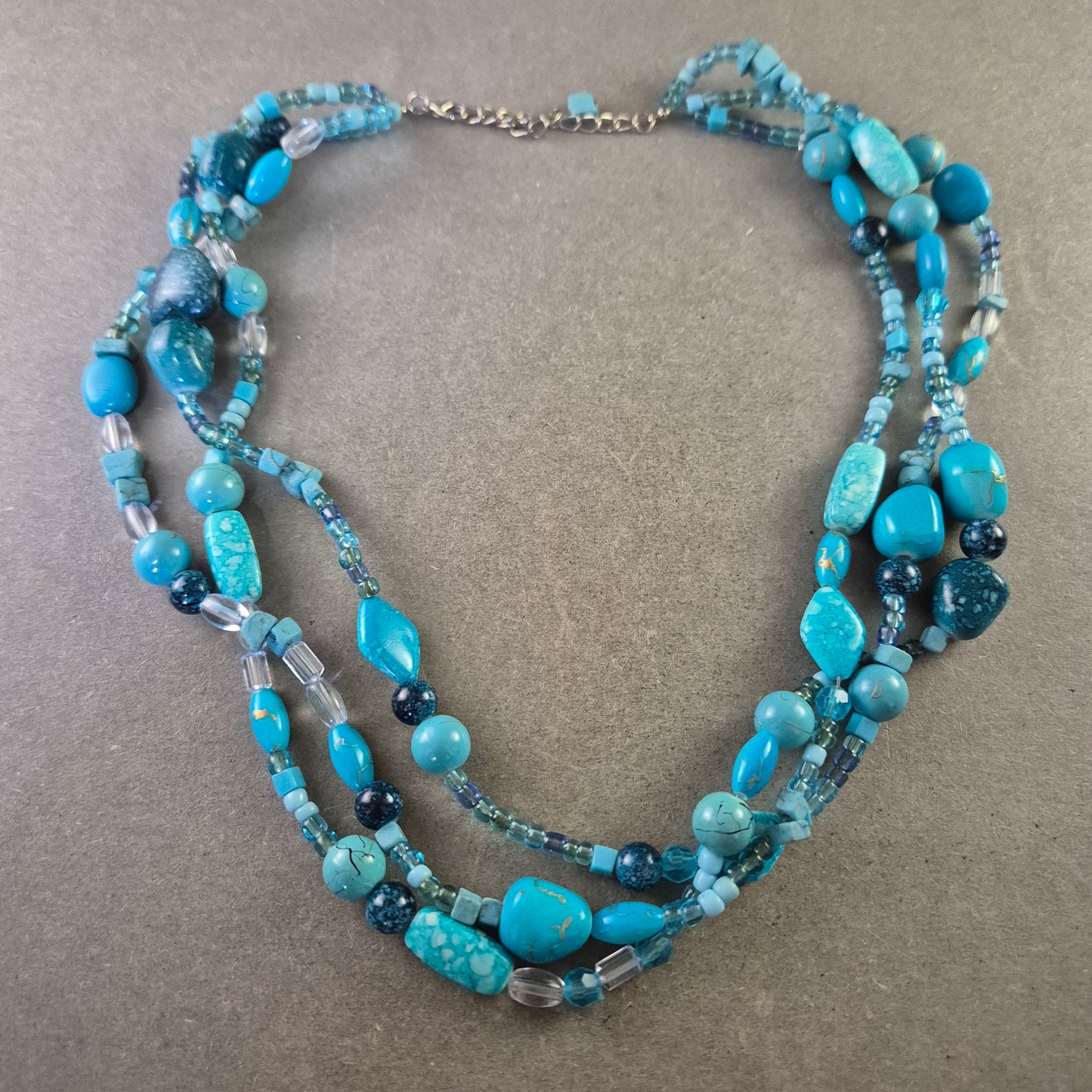 Mehrreihige Türkis Halskette – Farbenfroher Boho-Look in Blautönen