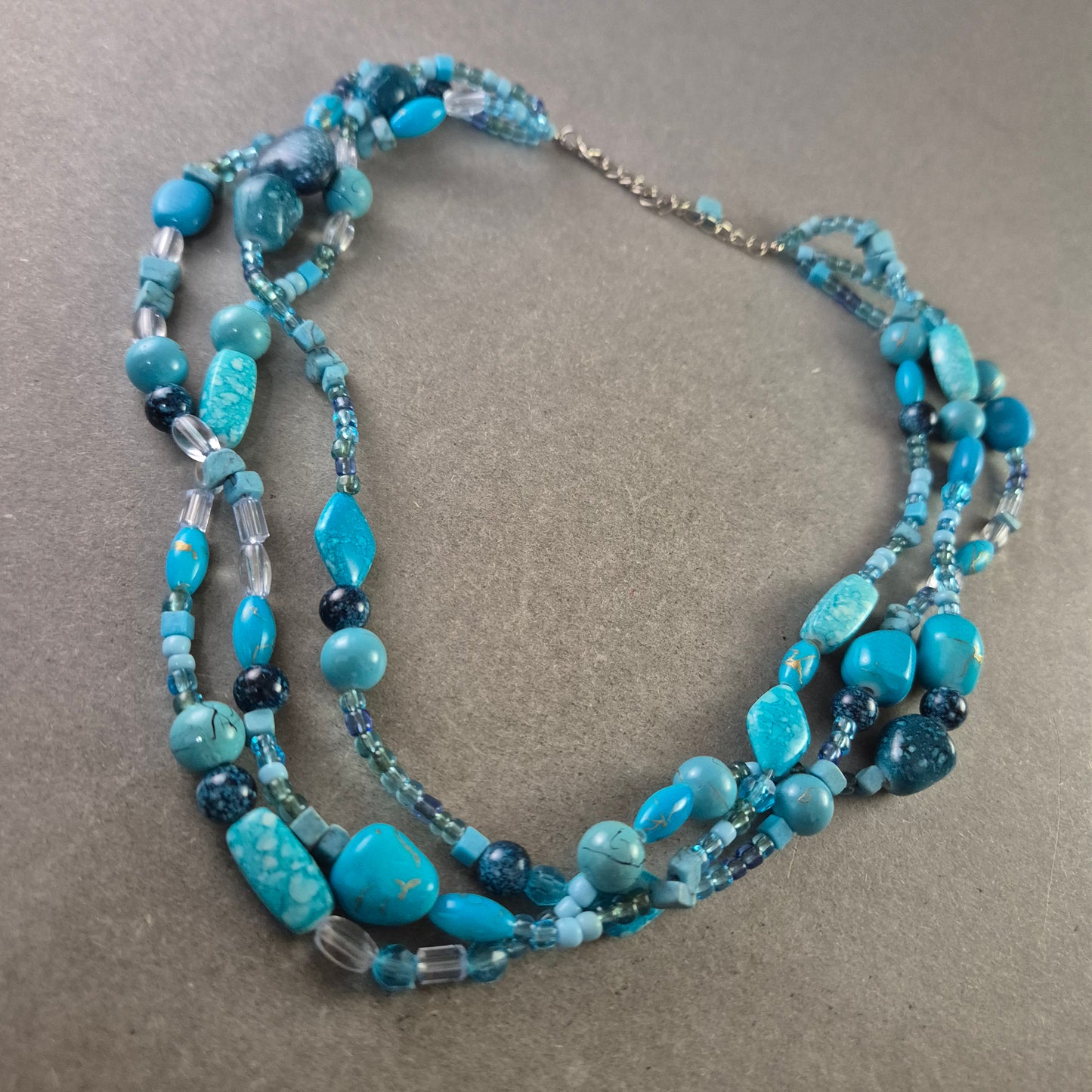 Mehrreihige Türkis Halskette – Farbenfroher Boho-Look in Blautönen