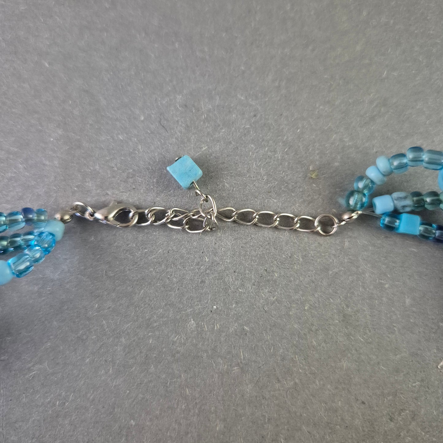 Mehrreihige Türkis Halskette – Farbenfroher Boho-Look in Blautönen