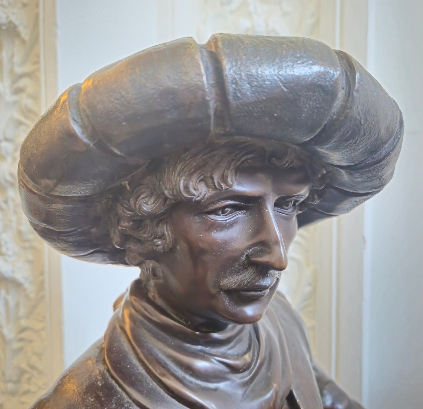 Große Schwere Bronze Skulptur Südeuropäischer Jäger auf Pferd ca. 120kg