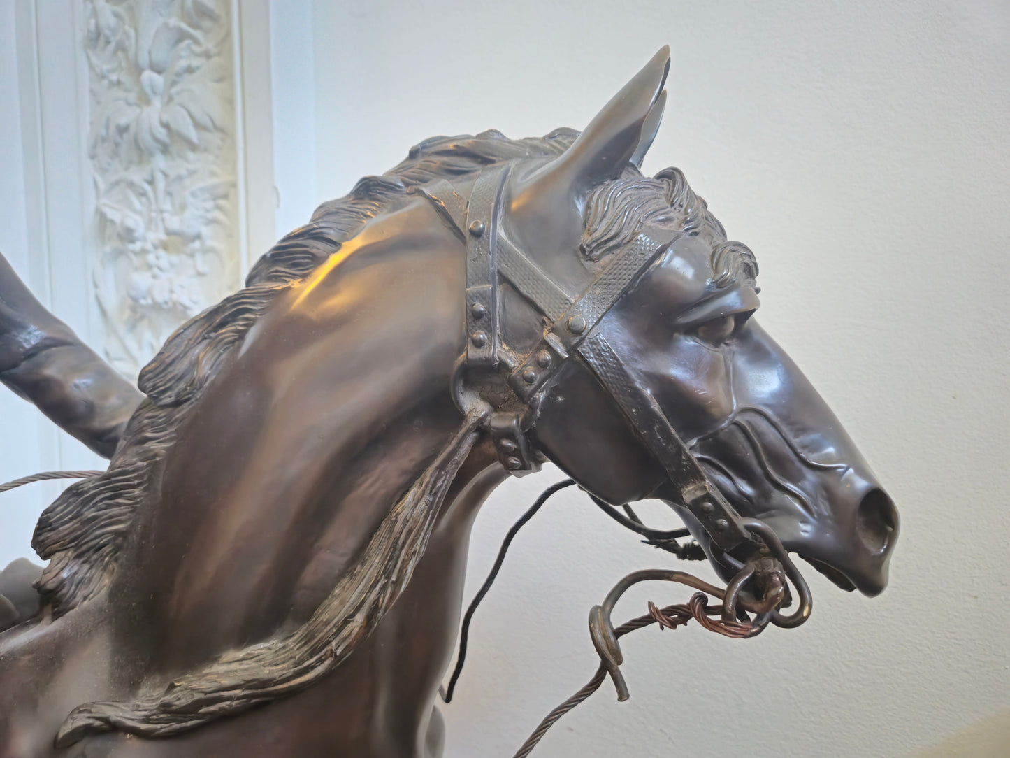 Große Schwere Bronze Skulptur Südeuropäischer Jäger auf Pferd ca. 120kg