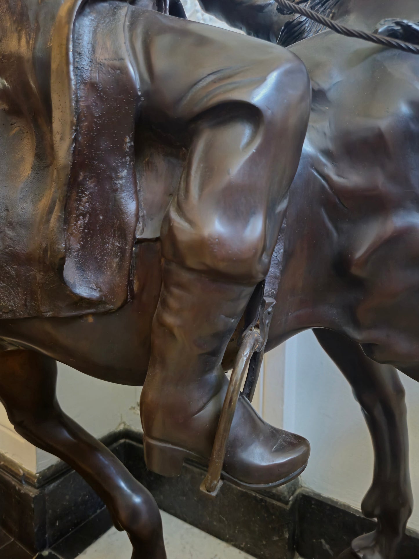 Große Schwere Bronze Skulptur Südeuropäischer Jäger auf Pferd ca. 120kg