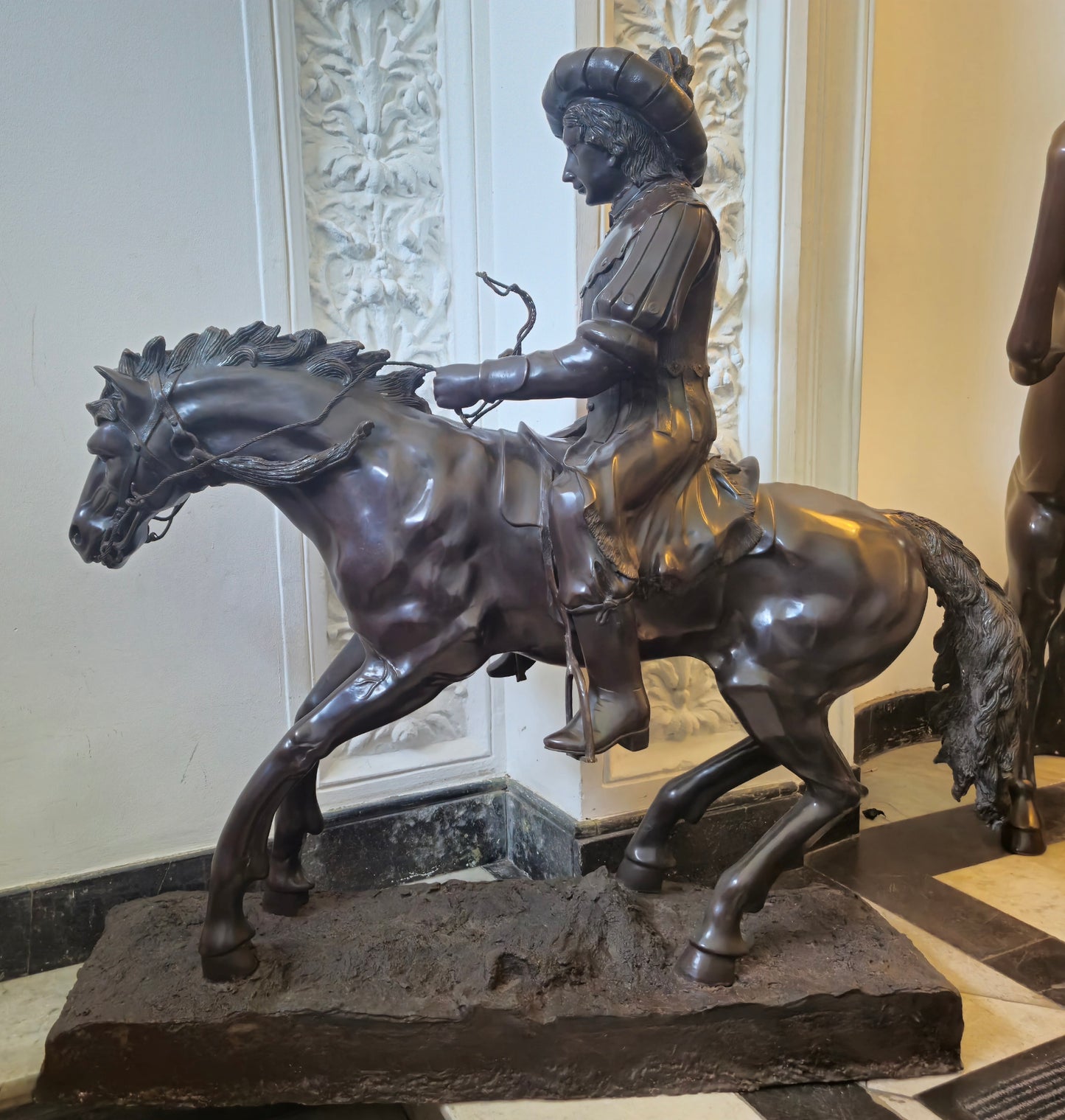 Große Schwere Bronze Skulptur Südeuropäischer Jäger auf Pferd ca. 120kg