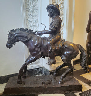 Große Schwere Bronze Skulptur Südeuropäischer Jäger auf Pferd ca. 120kg