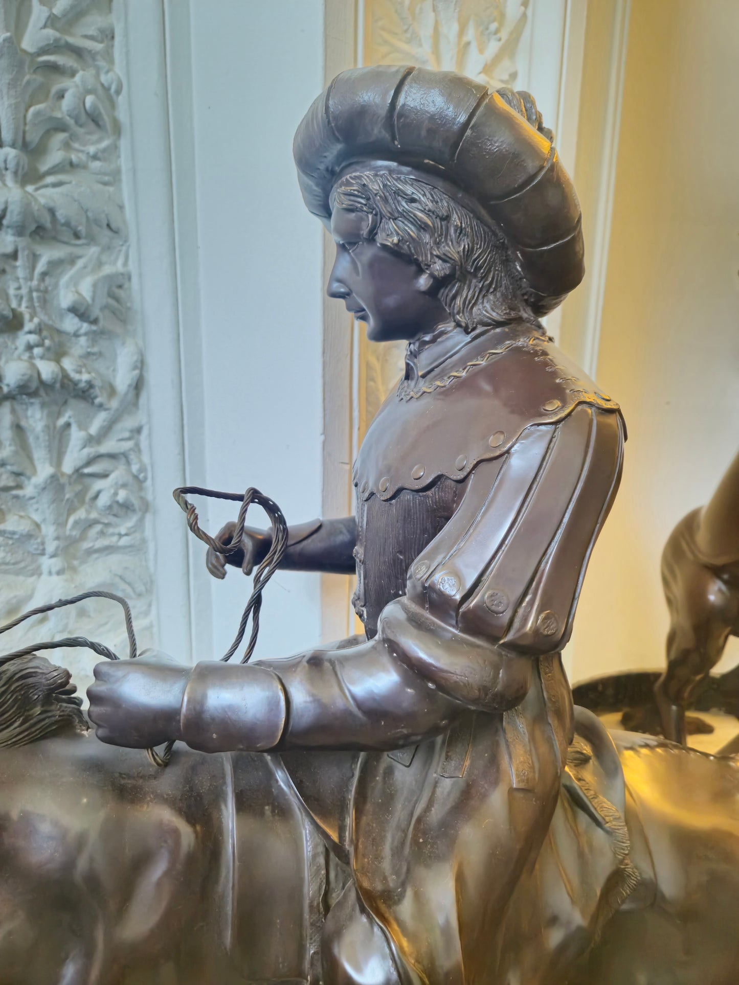 Große Schwere Bronze Skulptur Südeuropäischer Jäger auf Pferd ca. 120kg