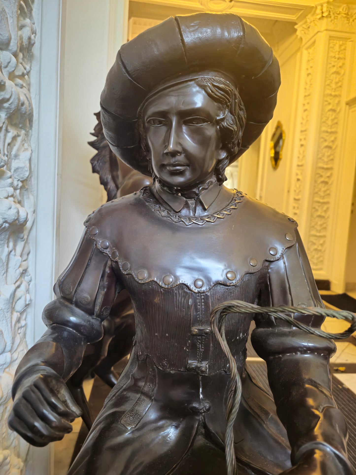 Große Schwere Bronze Skulptur Südeuropäischer Jäger auf Pferd ca. 120kg