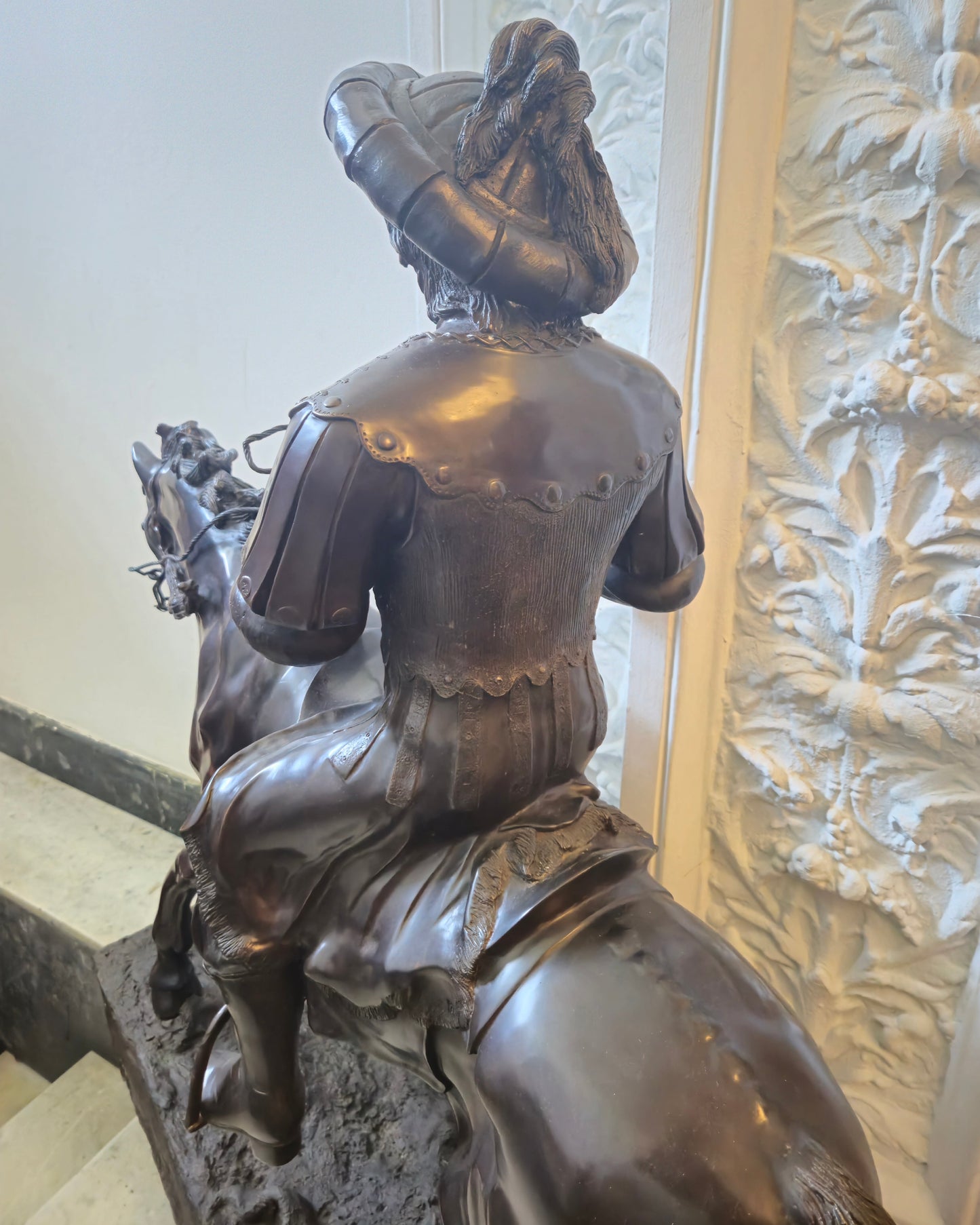 Große Schwere Bronze Skulptur Südeuropäischer Jäger auf Pferd ca. 120kg