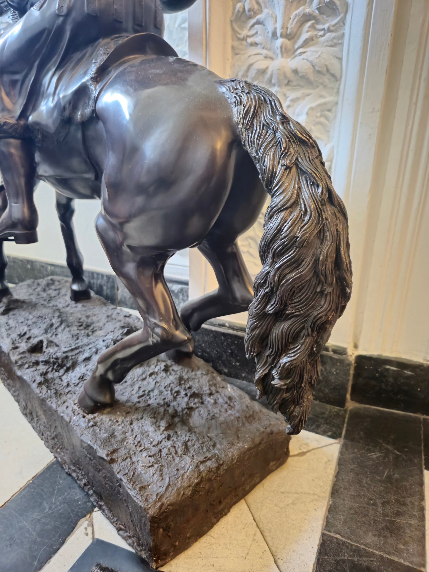 Große Schwere Bronze Skulptur Südeuropäischer Jäger auf Pferd ca. 120kg