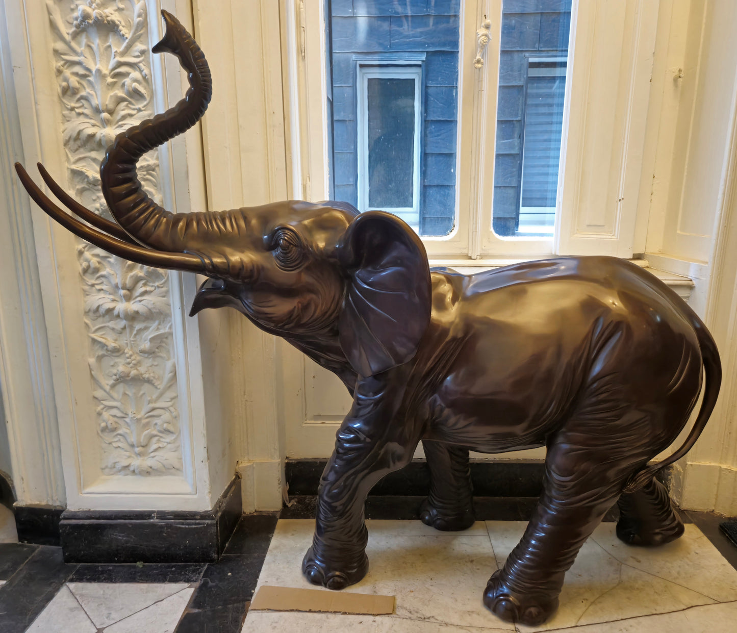 Große Schwere Fein gearbeitete Bronze Skulptur Elefant mit Stoßzähnen ca. 120kg