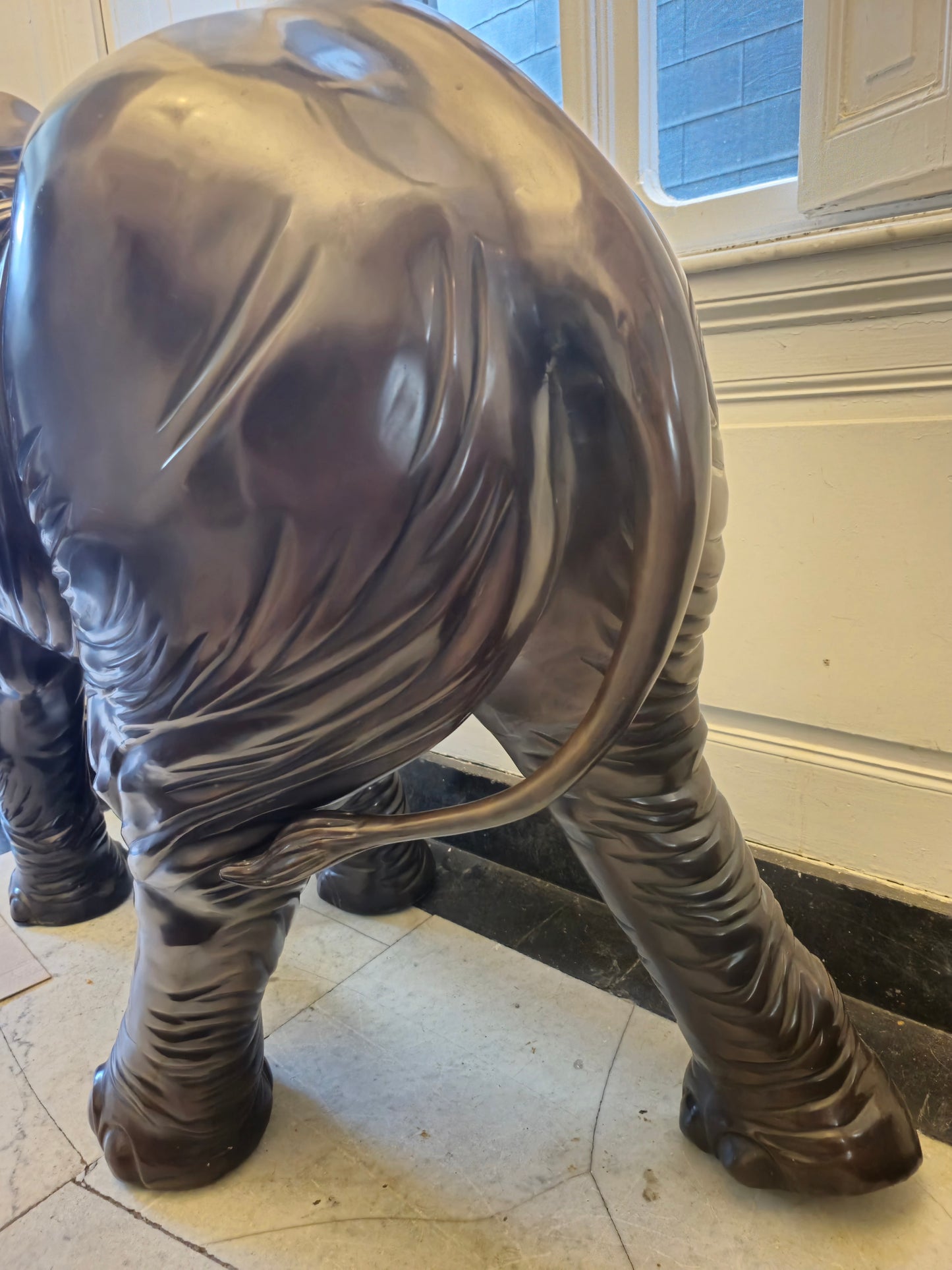 Große Schwere Fein gearbeitete Bronze Skulptur Elefant mit Stoßzähnen ca. 120kg