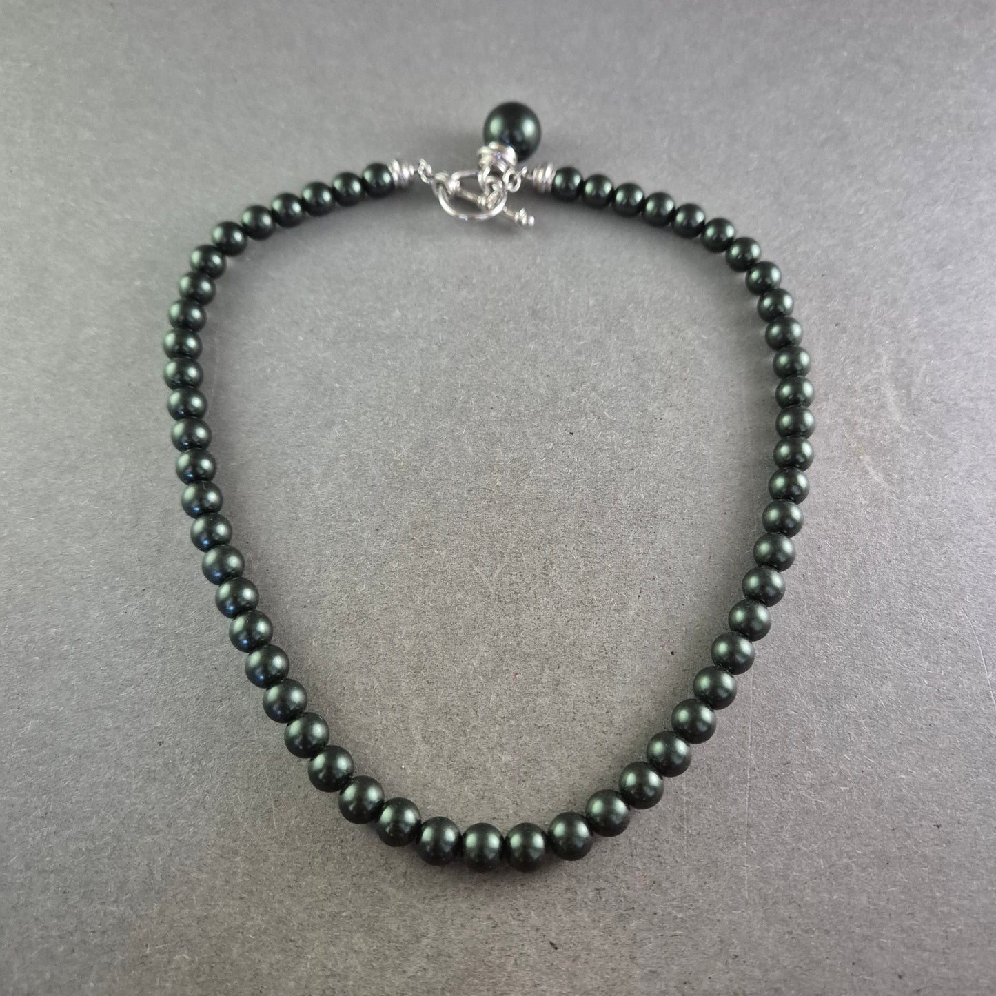 Schwarze Perlen Halskette – Klassisch und dezent mit Glanzfinish