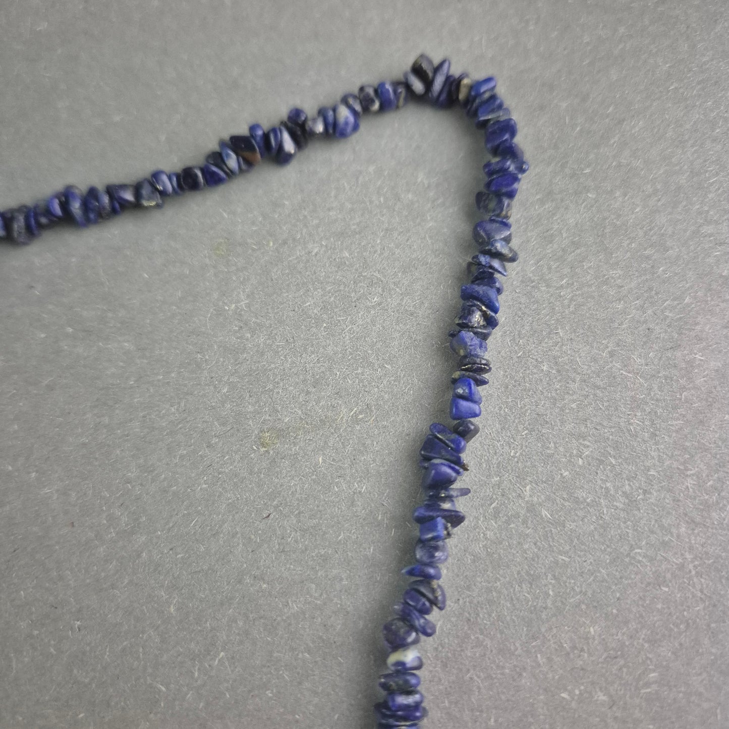 Blaue Edelstein Halskette – Natürliche Eleganz mit Splittersteinen