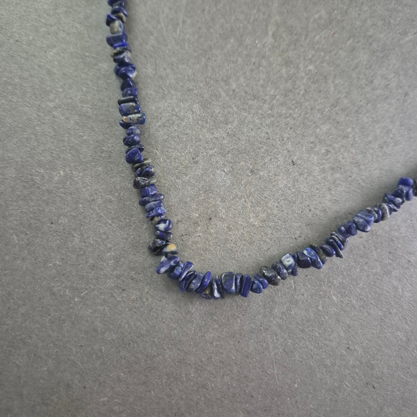 Blaue Edelstein Halskette – Natürliche Eleganz mit Splittersteinen
