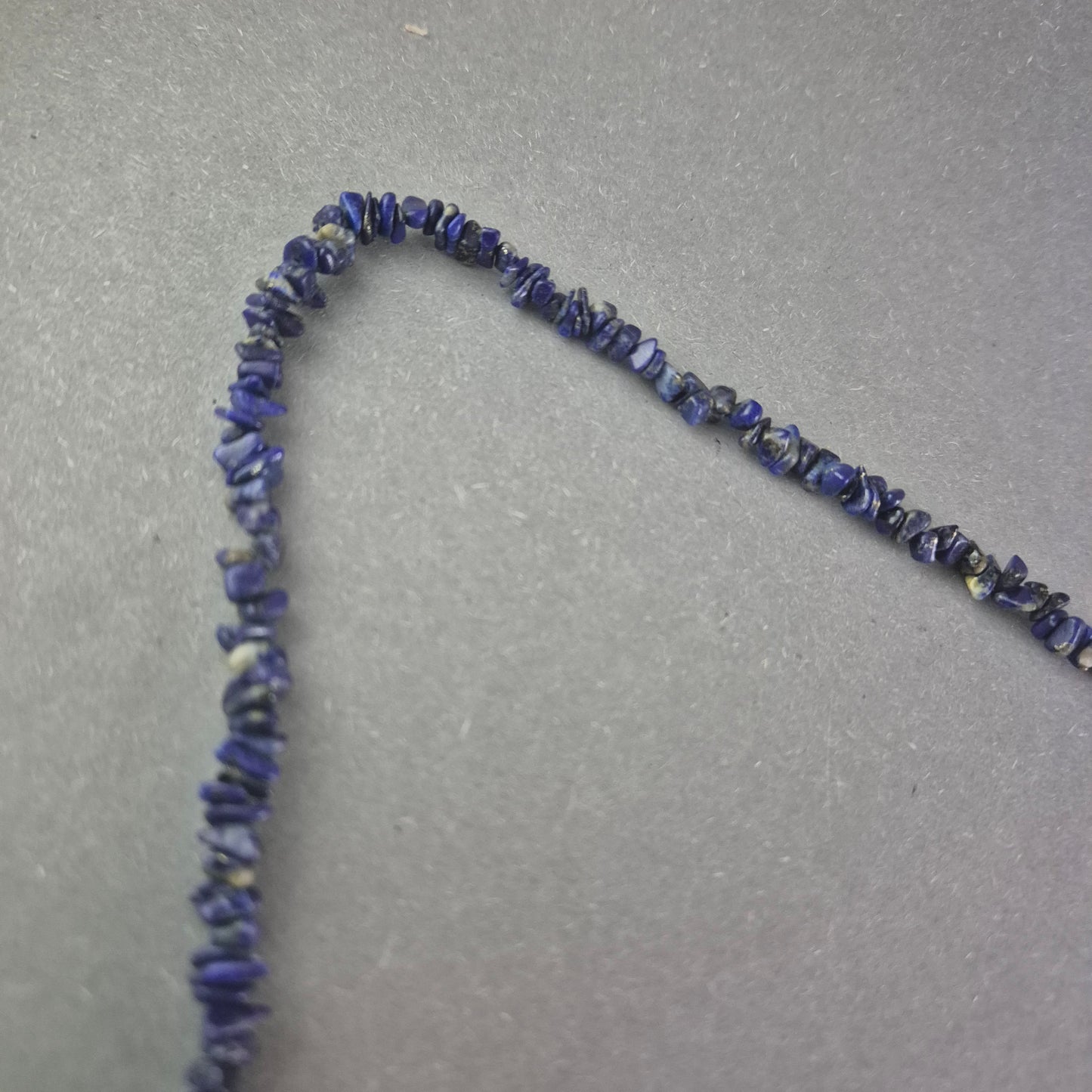 Blaue Edelstein Halskette – Natürliche Eleganz mit Splittersteinen