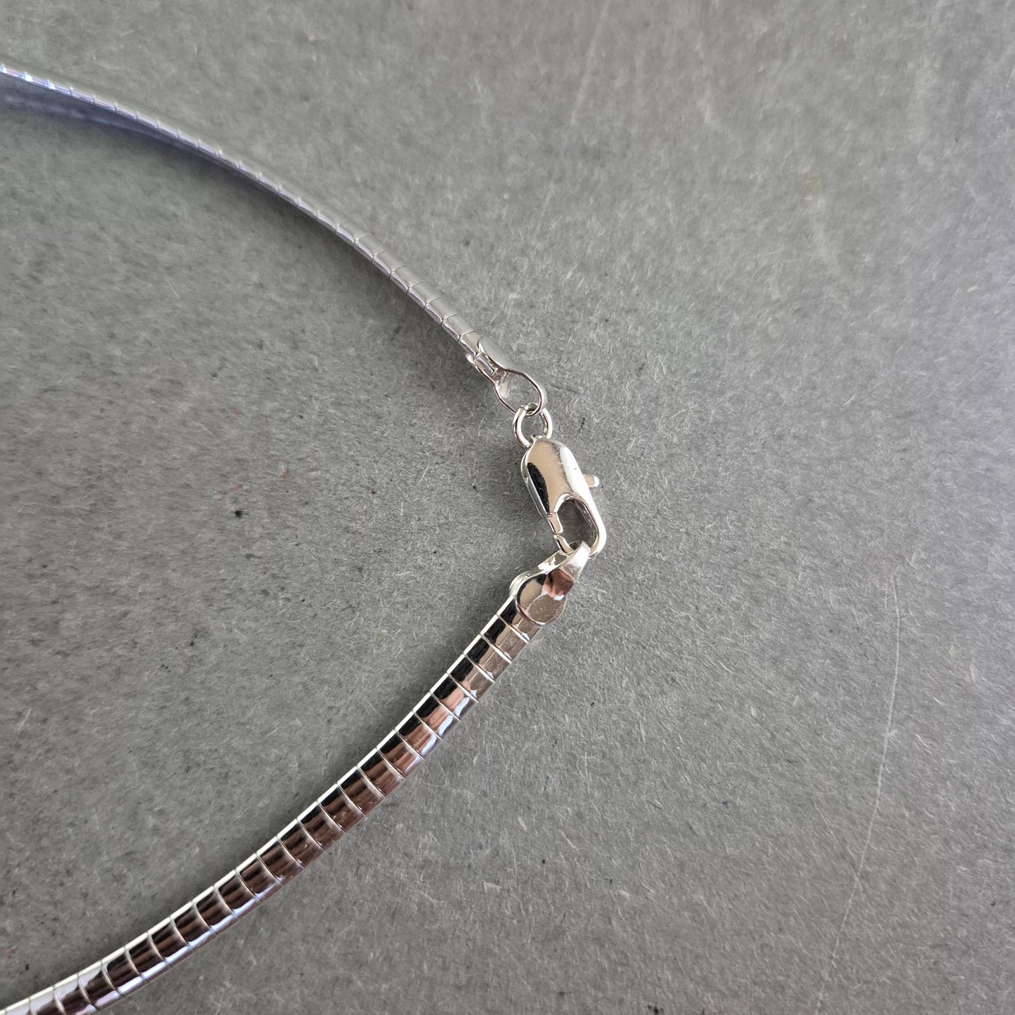 Silberfarbene Schlangenkette – Schlichtes Design mit elegantem Glanz