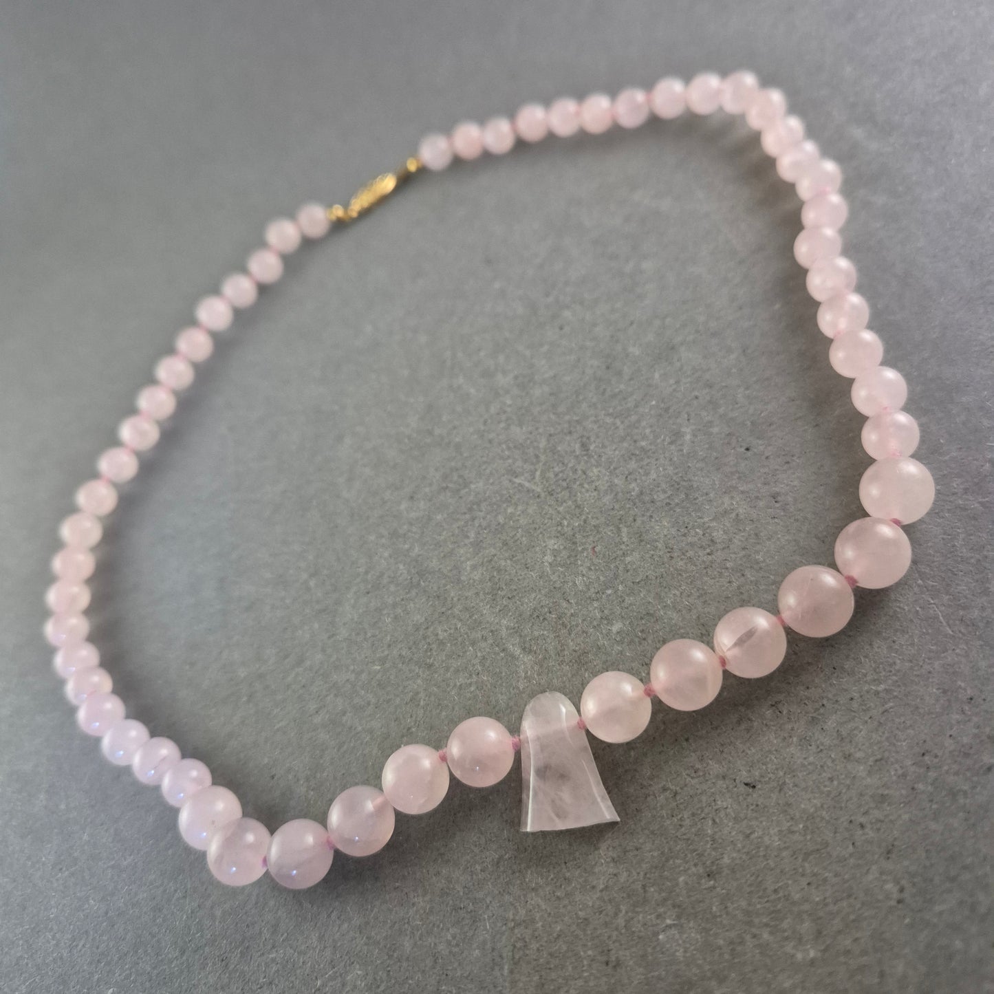 Rosenquarz Halskette mit Anhänger – Sanfte Eleganz in Rosa