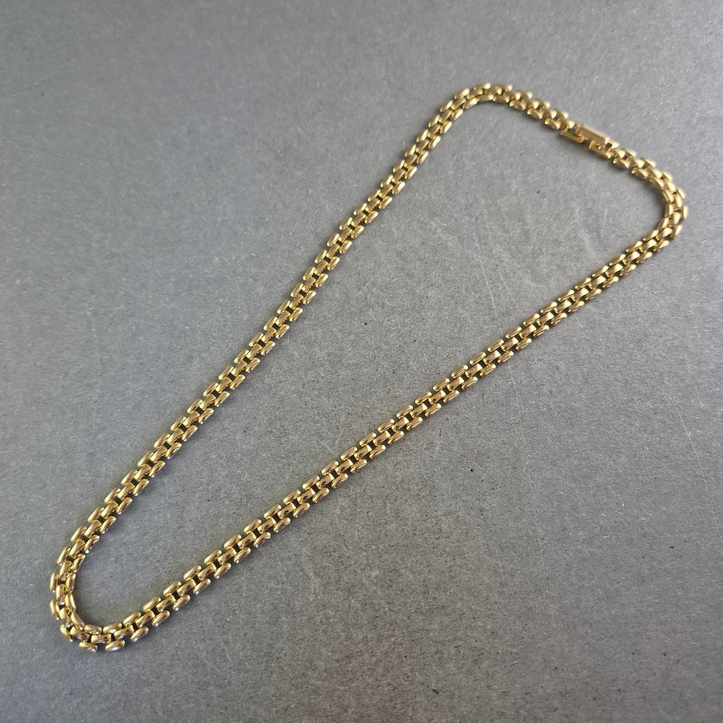 Panzer Kette in goldener Farbe – Klassisch und elegant