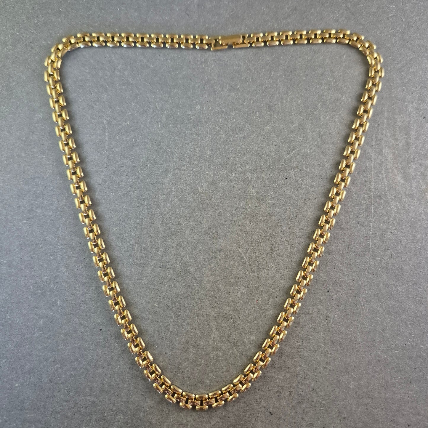 Panzer Kette in goldener Farbe – Klassisch und elegant