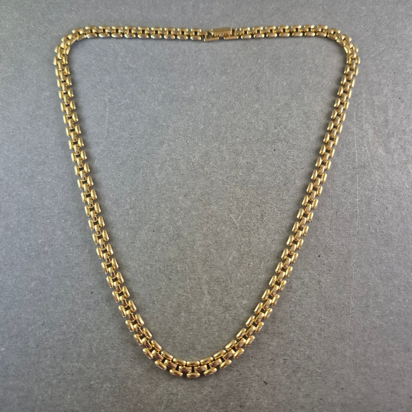 Panzer Kette in goldener Farbe – Klassisch und elegant