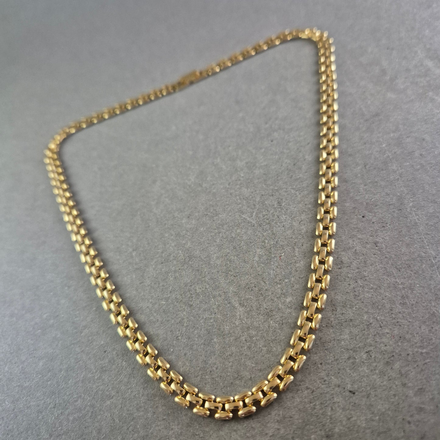 Panzer Kette in goldener Farbe – Klassisch und elegant