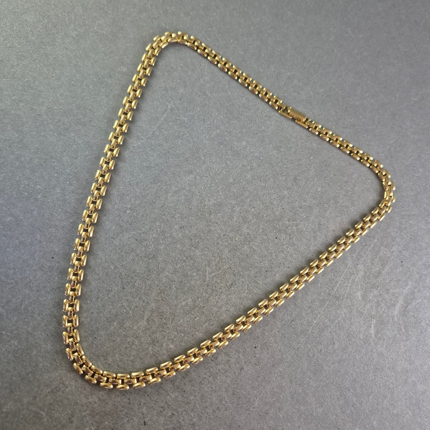 Panzer Kette in goldener Farbe – Klassisch und elegant