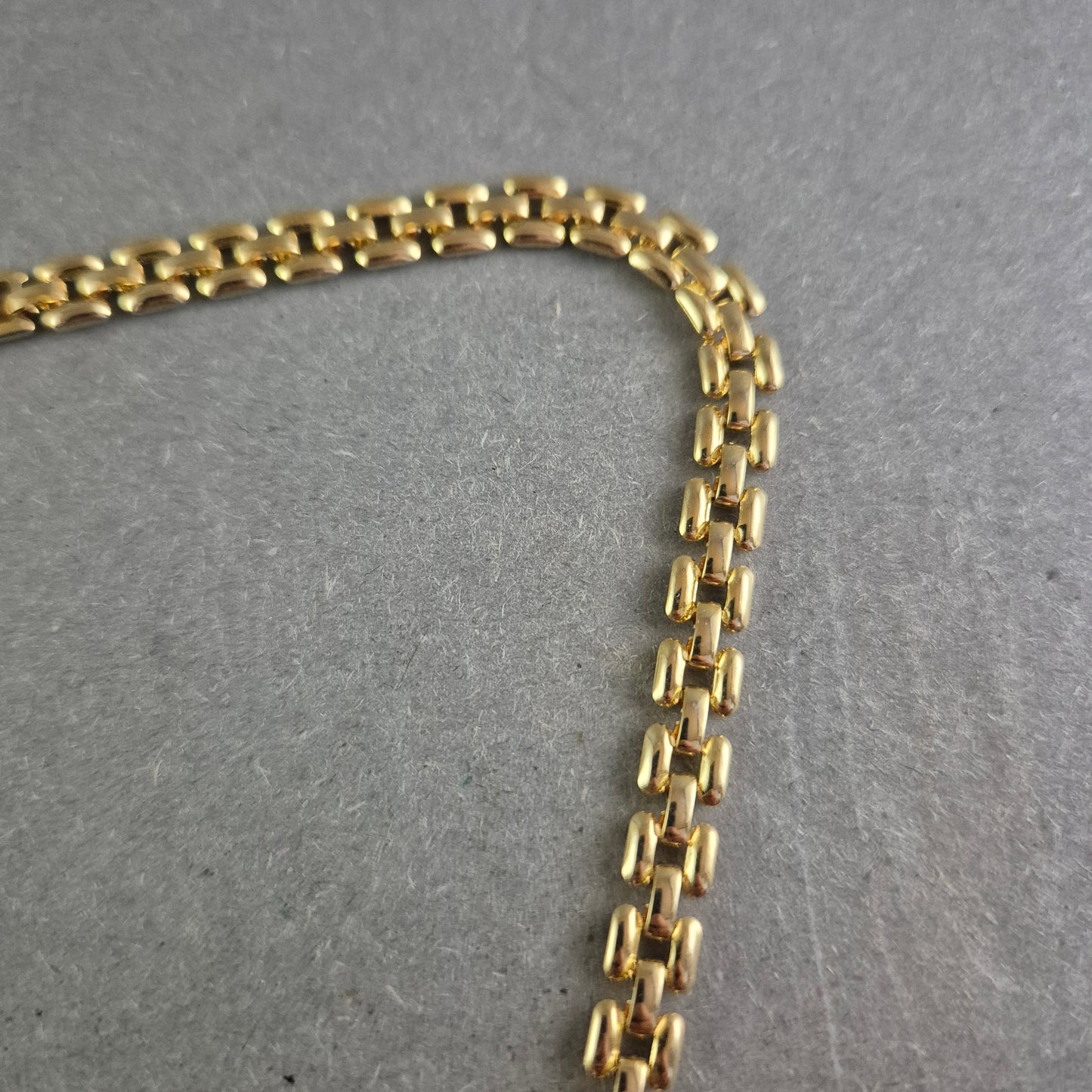 Panzer Kette in goldener Farbe – Klassisch und elegant